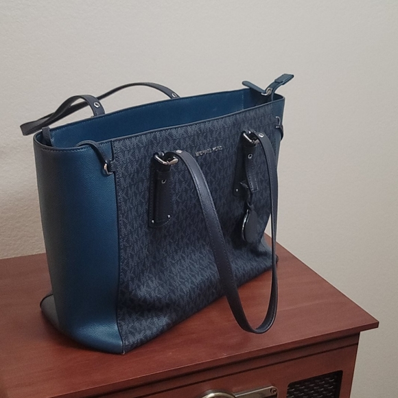 Michael Kors purse - Picture 5 of 5